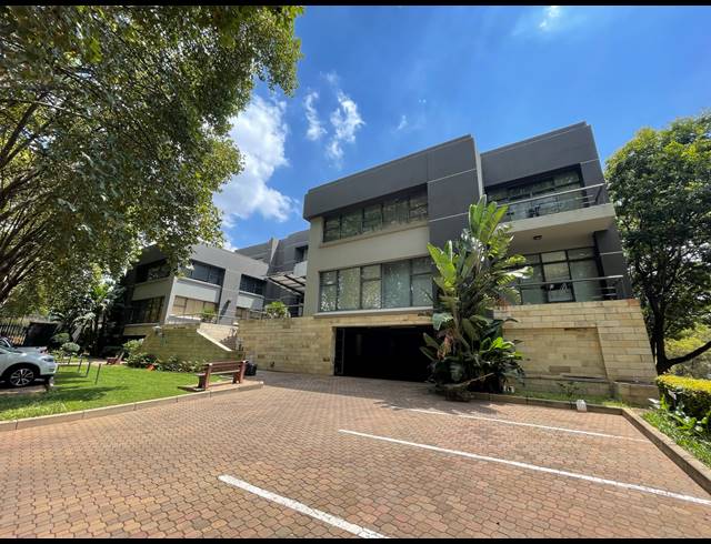 3,440M² OFFICE FOR SALE IN PARKTOWN